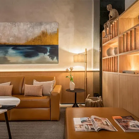 Center - Avenue Luxury - Private Free Parking Apartment