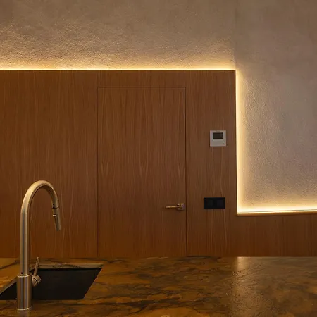 Center - Avenue Luxury - Private Free Parking Apartment *